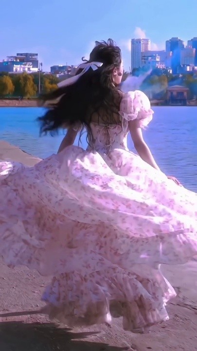 Hắc công chúa” Rosé và những lần diện váy trắng khiến fan “lo lắng”
