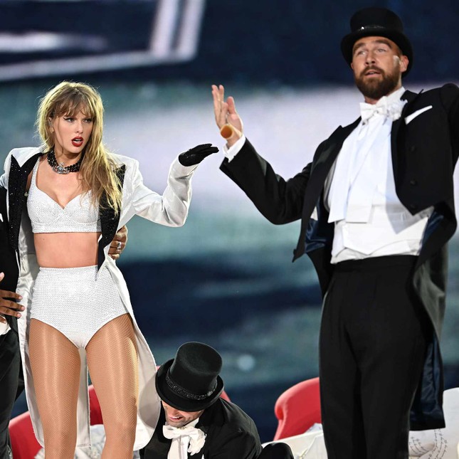 Bị đồn soạn sẵn hợp đồng chia tay, Taylor Swift đáp trả bằng loạt ảnh hẹn hò ảnh 3