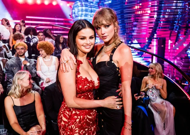 Selena Gomez đau lòng vì không thể mang thai, phủ nhận rạn nứt với Taylor Swift ảnh 4