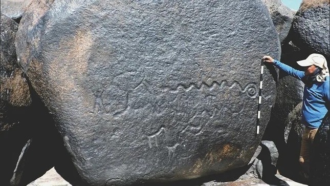 Phát hiện tác phẩm nghệ thuật trên đá 2.000 năm tuổi ảnh 1