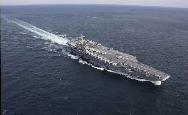 US sends aircraft carrier Abraham Lincoln to the Middle East photo 1