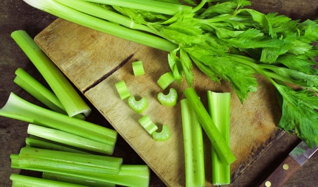 Hạn chế ăn những thực phẩm này nếu không muốn hơi thở nặng mùi ảnh 4