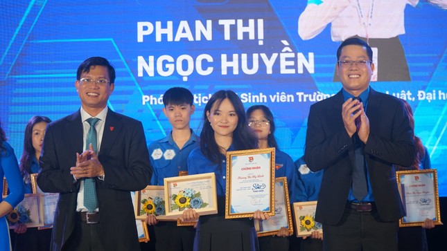 Tỉnh Đoàn TT-Huế tuyên dương Sinh viên 5 tốt và Sao tháng Giêng ảnh 1