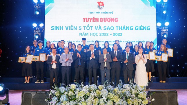 Tỉnh Đoàn TT-Huế tuyên dương Sinh viên 5 tốt và Sao tháng Giêng ảnh 3