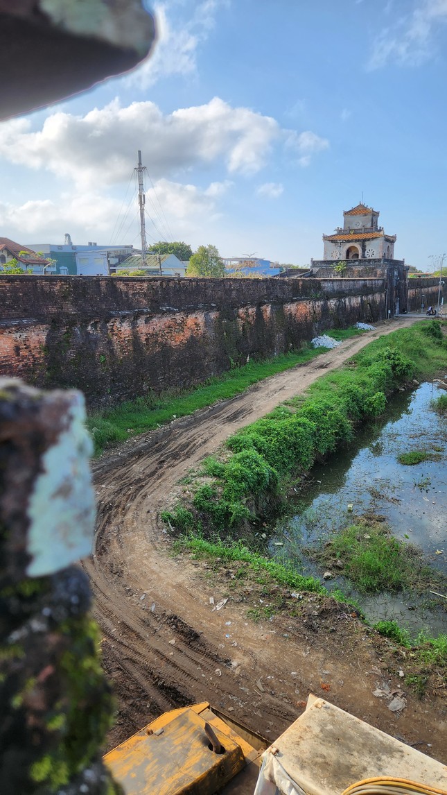 Huế ‘cứu’ kè đá cổ dưới chân Kinh thành ảnh 2