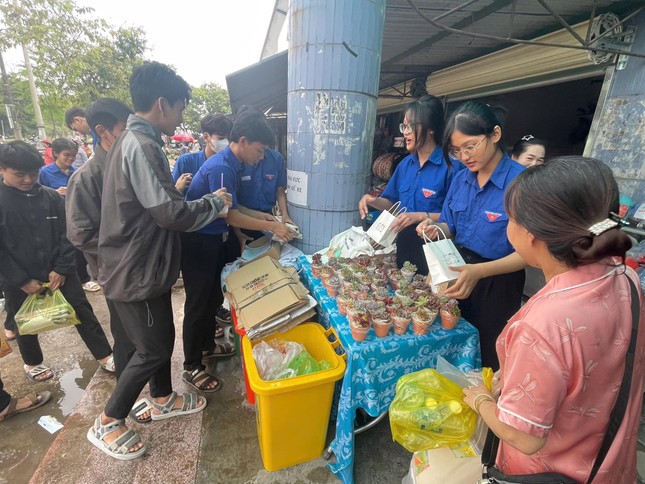 Tuổi trẻ Thừa Thiên-Huế hưởng ứng chiến dịch Làm cho thế giới sạch hơn ảnh 5