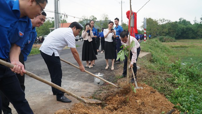 Tuổi trẻ Thừa Thiên-Huế hưởng ứng chiến dịch Làm cho thế giới sạch hơn ảnh 3