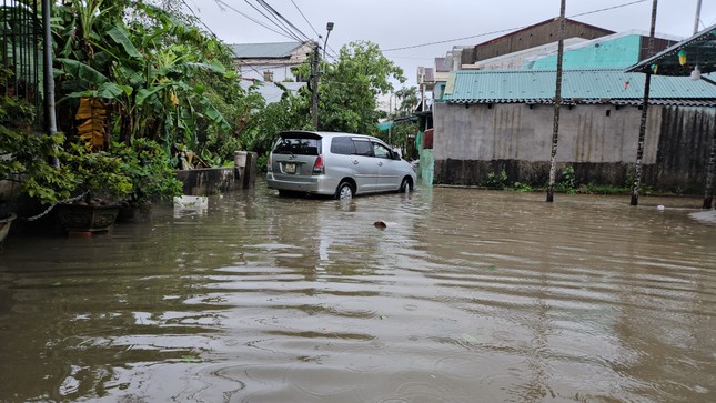 Công an, quân đội giúp dân khắc phục hậu quả bão số 6 Trà Mi ảnh 9