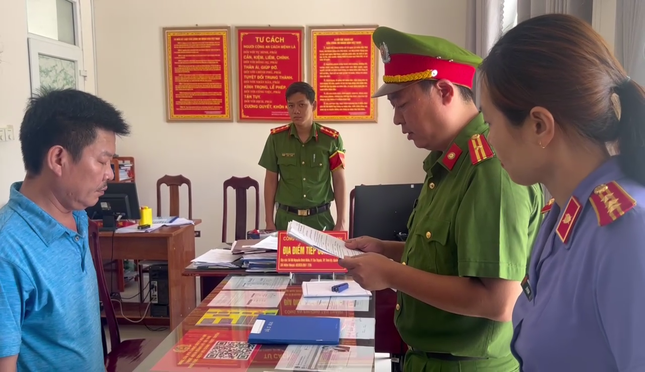 Nhân viên văn phòng đăng ký đất đai nhận tiền để ‘làm nhanh’ giấy tờ nhà đất ảnh 1