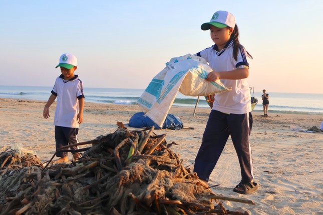 'Biệt đội nhí' dọn rác mỗi cuối tuần ảnh 8