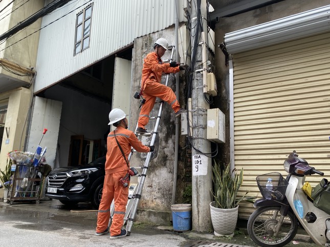 Thanh niên dọn đường làng ngõ xóm chuẩn bị Quốc tang Tổng Bí thư Nguyễn Phú Trọng ở quê nhà ảnh 9