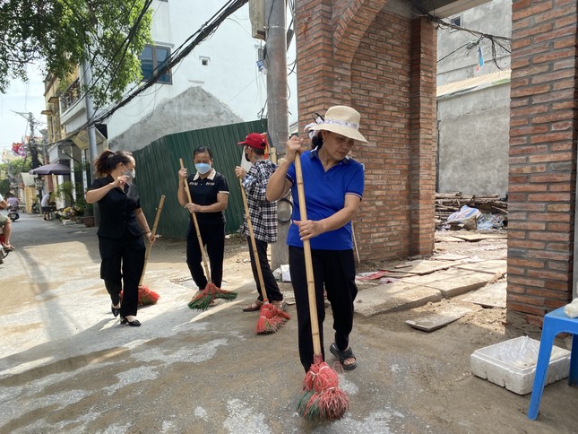 Thanh niên dọn đường làng ngõ xóm chuẩn bị Quốc tang Tổng Bí thư Nguyễn Phú Trọng ở quê nhà ảnh 8