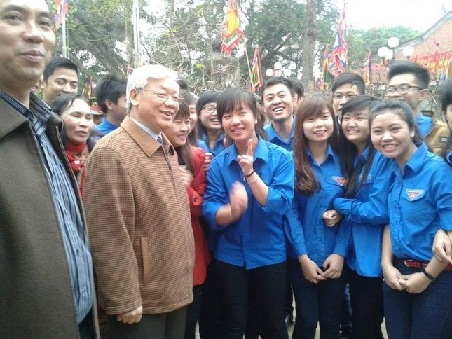 Thanh niên dọn đường làng ngõ xóm chuẩn bị Quốc tang Tổng Bí thư Nguyễn Phú Trọng ở quê nhà ảnh 13