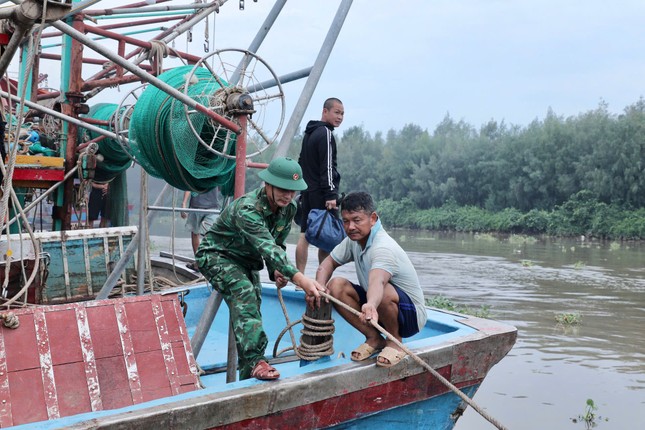 Siêu bão YAGI: Hà Nội cȃy ᵭổ ʟa ʟiệt, ᵭã có trường hợp tử ⱱoոɢ - Ảnh 34.