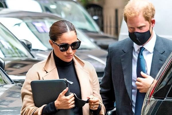 Surprise en comparant le coût d'achat des vêtements de la princesse Kate et de Meghan Markle en 2021 photo 4