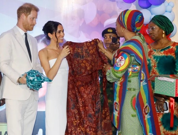 Harry - Meghan received many gifts when coming to Nigeria, against Royal regulations? photo 2