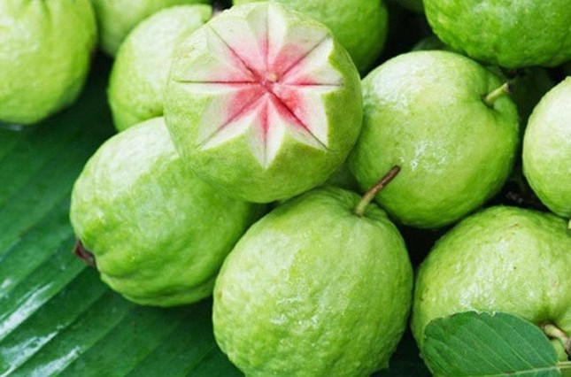 Ổi nhiều vitamin C rất tốt cho sức khỏe nhưng những người này không nên ăn ảnh 3