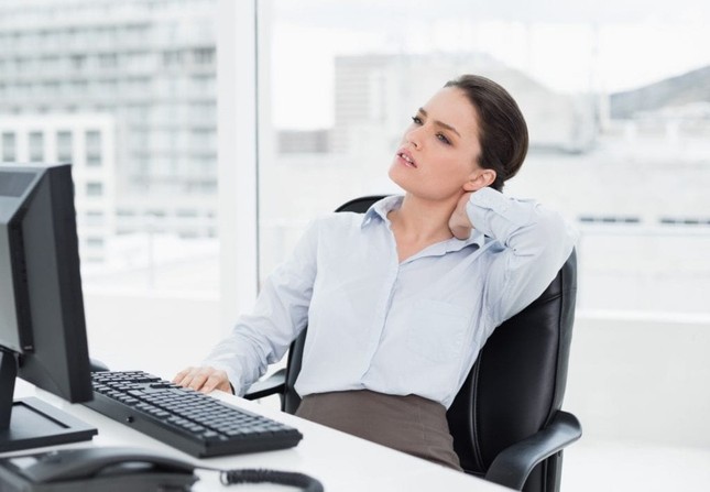 Ngồi làm việc sai tư thế mang lại hậu quả 'khủng khiếp' cho dân văn phòng ảnh 1