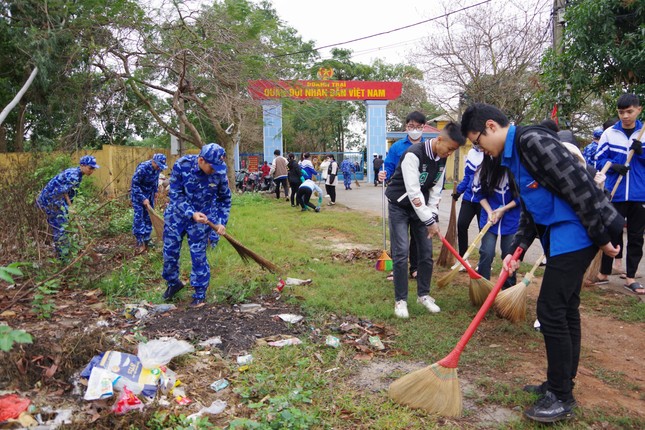 Sôi nổi Ngày Chủ nhật xanh tại Lữ đoàn 147 ảnh 2