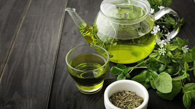 Uống trà xanh mỗi ngày mang lại lợi ích sức khỏe tuyệt vời, nhưng những người này nên tránh xa ảnh 1
