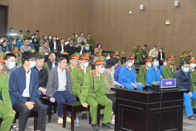 Nhận hối lộ 300.000 USD, cựu Vụ trưởng Bộ Y tế tích cực giúp Công ty Việt Á ảnh 4