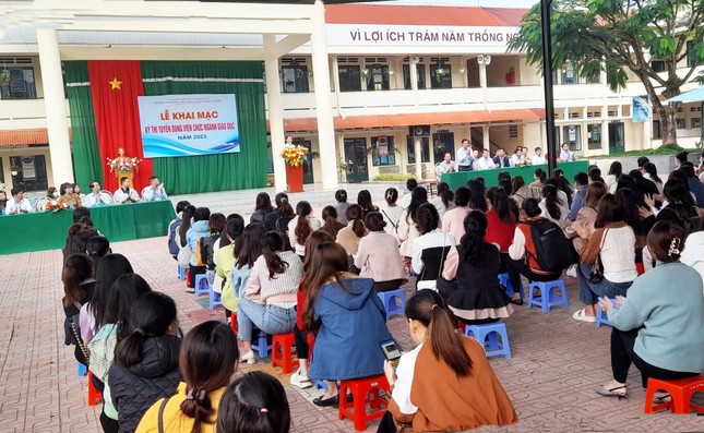 Điều tra 13 giáo viên, viên chức nghi sử dụng chứng chỉ giả ảnh 1
