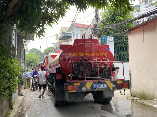 Hà Nội: Cháy lớn tại ngôi nhà nằm trong khu dân cư ở quận Long Biên ảnh 4