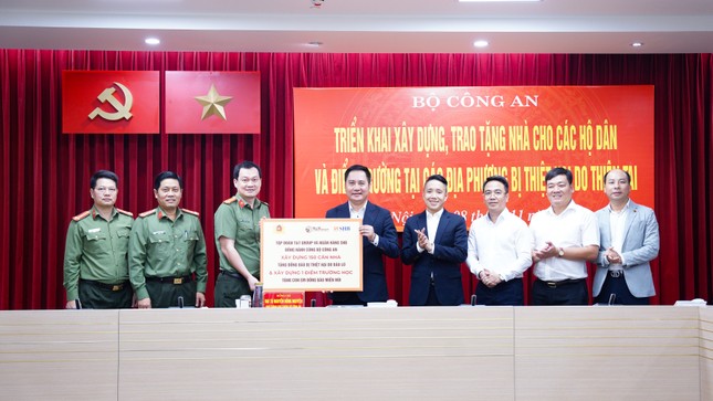 T&T Group và Ngân hàng SHB đồng hành cùng Bộ Công an xây nhà và điểm trường cho địa phương thiệt hại bởi lũ ảnh 1