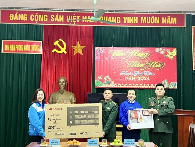 Mang mùa đông ấm lên 10 xã khó khăn vùng núi Cao Bằng ảnh 3