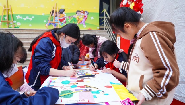 Thiếu nhi Thủ đô thi gói bánh chưng, trang trí ngày Tết ảnh 6