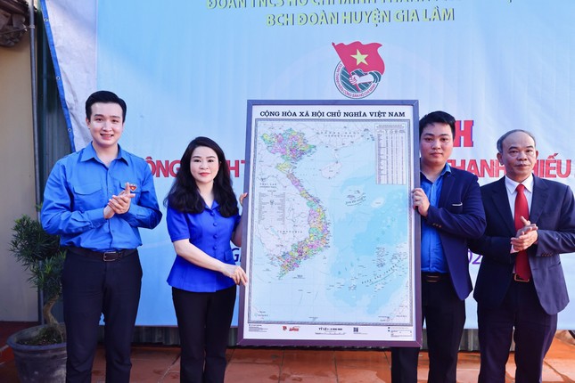 Hà Nội trao quyết định thành lập 3 tổ chức Đoàn trong doanh nghiệp ngoài Nhà nước ảnh 1