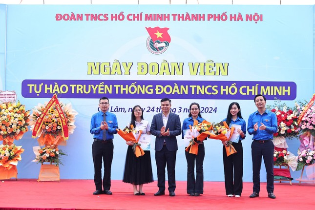Hà Nội trao quyết định thành lập 3 tổ chức Đoàn trong doanh nghiệp ngoài Nhà nước ảnh 2