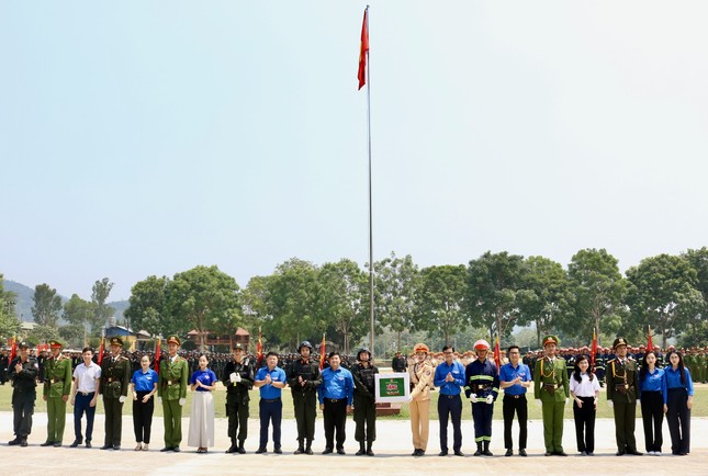 Trung ương Đoàn thăm đoàn viên, thanh niên tập luyện chuẩn bị lễ diễu binh kỷ niệm 70 năm chiến thắng Điện Biên Phủ ảnh 4
