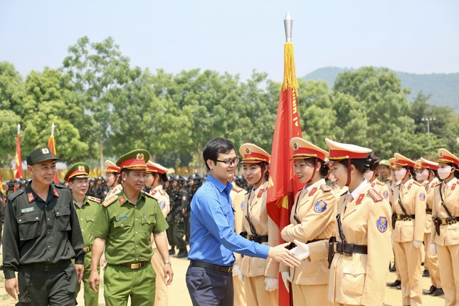 Trung ương Đoàn thăm đoàn viên, thanh niên tập luyện chuẩn bị lễ diễu binh kỷ niệm 70 năm chiến thắng Điện Biên Phủ ảnh 2