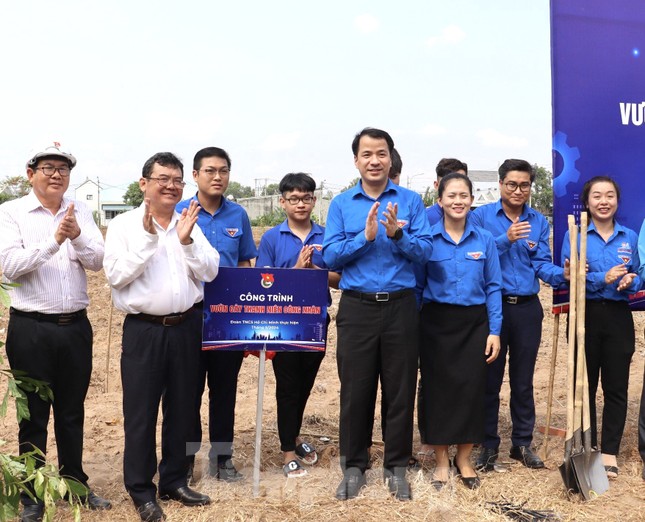Xem Tháng công nhân là tháng cao điểm như Tháng Thanh niên ảnh 1