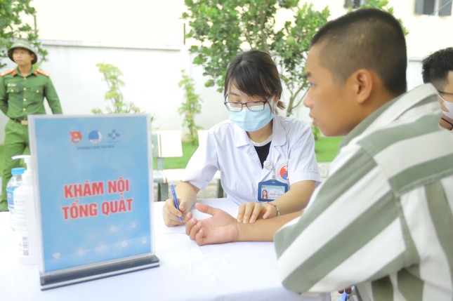 NSND Xuân Bắc giao lưu với các phạm nhân tại trại giam Thanh Xuân ảnh 4