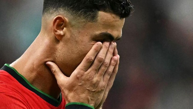 Ronaldo chạm cột mốc buồn trong kỳ EURO cuối cùng ảnh 1