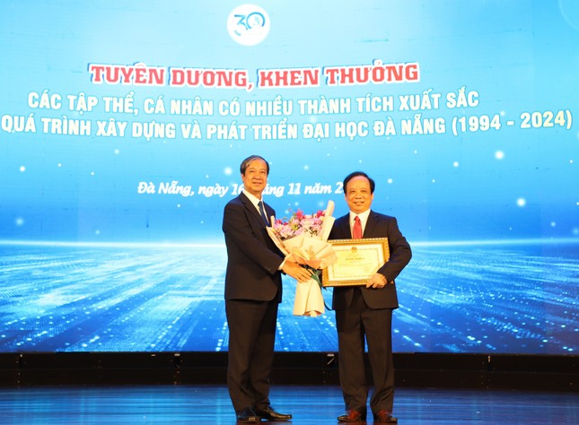 Bộ trưởng Bộ GD&ĐT: Nhìn dự án Đại học Đà Nẵng chưa chuyển mình cần thấy chính mình có lỗi ảnh 2