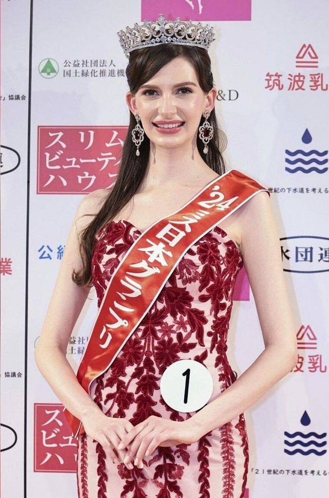 Tân Hoa hậu Nhật Bản 2024 Carolina Shiino gây tranh cãi vì 100% gốc Ukraina ảnh 2