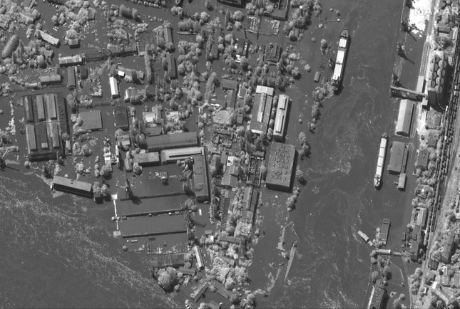 Hình ảnh vệ tinh hé lộ hậu quả thảm khốc từ vụ vỡ đập ở Kherson ảnh 10