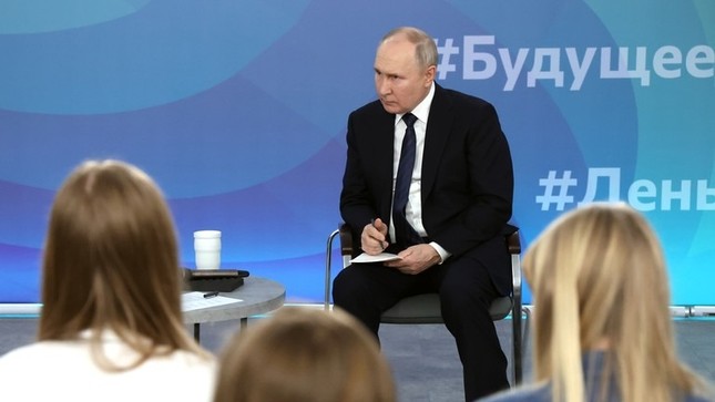 Tổng thống Nga Vladimir Putin cho biết các gia đình cần ít nhất ba con ảnh 1