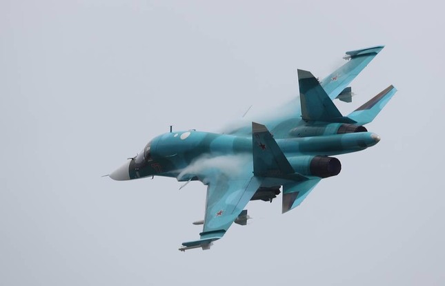 Cường kích Su-34 Nga dội bom xuống vị trí của Ukraine ở tỉnh Kursk ảnh 1