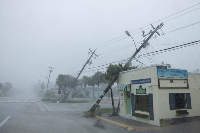 [CẬP NHẬT] Siêu bão Milton vừa đổ bộ đã gây thiệt hại ở Florida ảnh 2