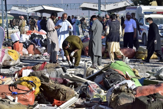 Pakistan: Đánh bom liều chết tại nhà ga, gần 80 người thương vong