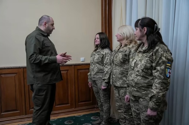 Ukraine vinh danh ba nữ quân nhân bắn hạ tên lửa Nga ảnh 2