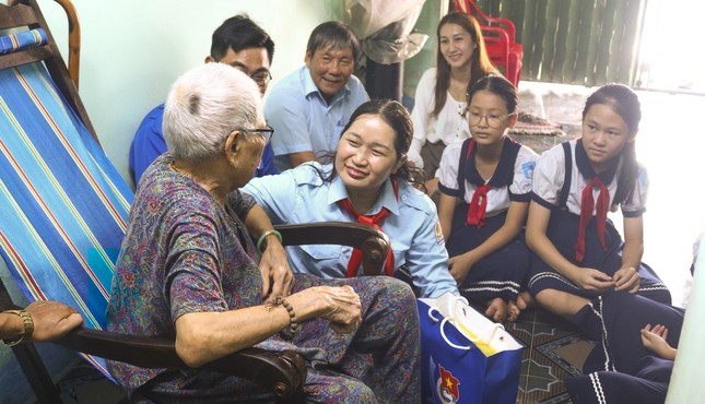 Bình Định tuyên dương thiếu nhi có thành tích xuất sắc ảnh 4