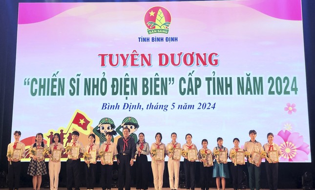 Bình Định tuyên dương thiếu nhi có thành tích xuất sắc ảnh 2