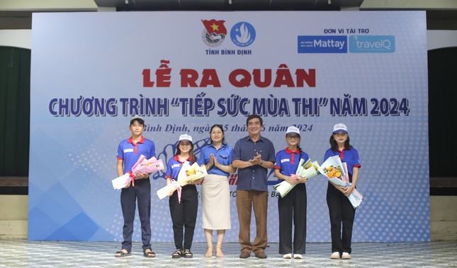 Bình Định lập 6 đội thanh niên tình nguyện cấp tỉnh tiếp sức mùa thi ảnh 2