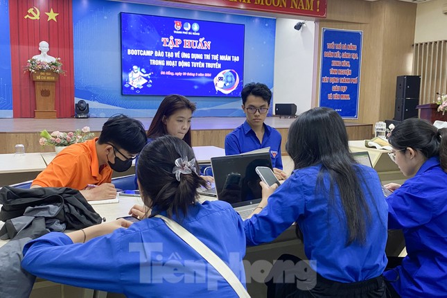 Bạn trẻ Đà Nẵng học ứng dụng AI trong truyền thông ảnh 4