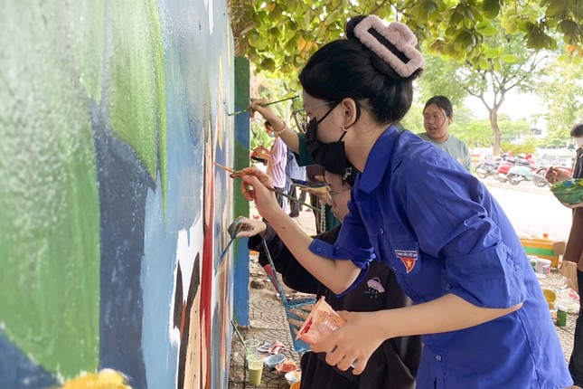 Thanh niên dạy kỹ năng, lắp bảng cảnh báo đuối nước cho trẻ miền núi ảnh 10